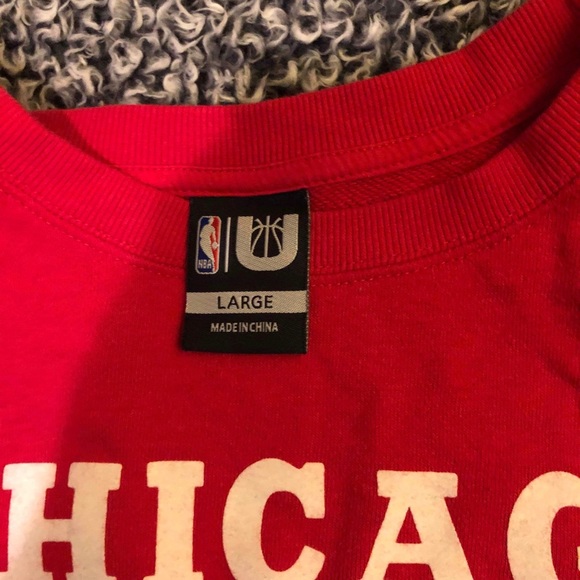 Chicago bulls sweater - Picture 2 of 2